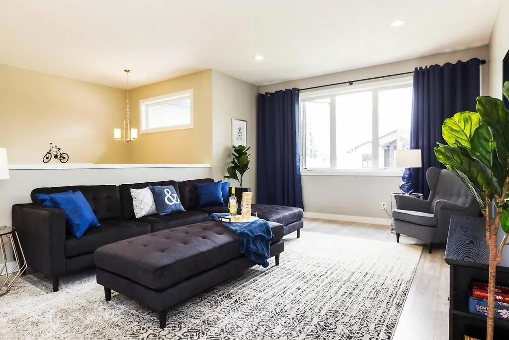 *Executive Home* Long Stays - Garage - Wifi & Nflx Edmonton 0*,  Canada